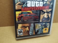 画像3: 【美品評価価格】海外北米版 グランド セフト オート Grand Theft Auto Liberty City Stories　箱説有　PSPプレイステーションポータブル【9N6】 (3)
