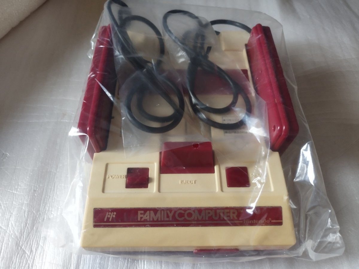 画像13: 【おもちゃのワイワイレシート付き】ファミコン本体　箱説有　FCファミコン【2f3-1】 (13)