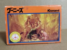 画像1: 【減額品】グーニーズ　箱説有　FCファミコン【5h4】 (1)
