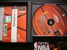 画像2: トータル NBA'97　帯箱説有　PS1プレイステーション (2)