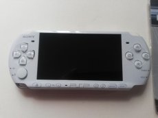 画像2: PSP-3000 パール・ホワイト　箱説無　PSPプレイステーションポータブル (2)
