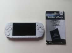 画像1: PSP-3000 パール・ホワイト　箱説無　PSPプレイステーションポータブル (1)