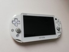 画像2: PS Vita本体　ホワイト　箱説無　PS Vita (2)
