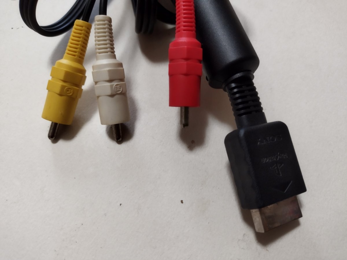 画像1: AVケーブル　SONY純正 ソニー PS1 PS2 PS3 AVコンポジットケーブル ケーブル コード　箱説無【管理4m9】 (1)