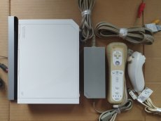 画像1: wii本体　白　RVL-001　箱説無　wiiウィー【2f2-3】 (1)
