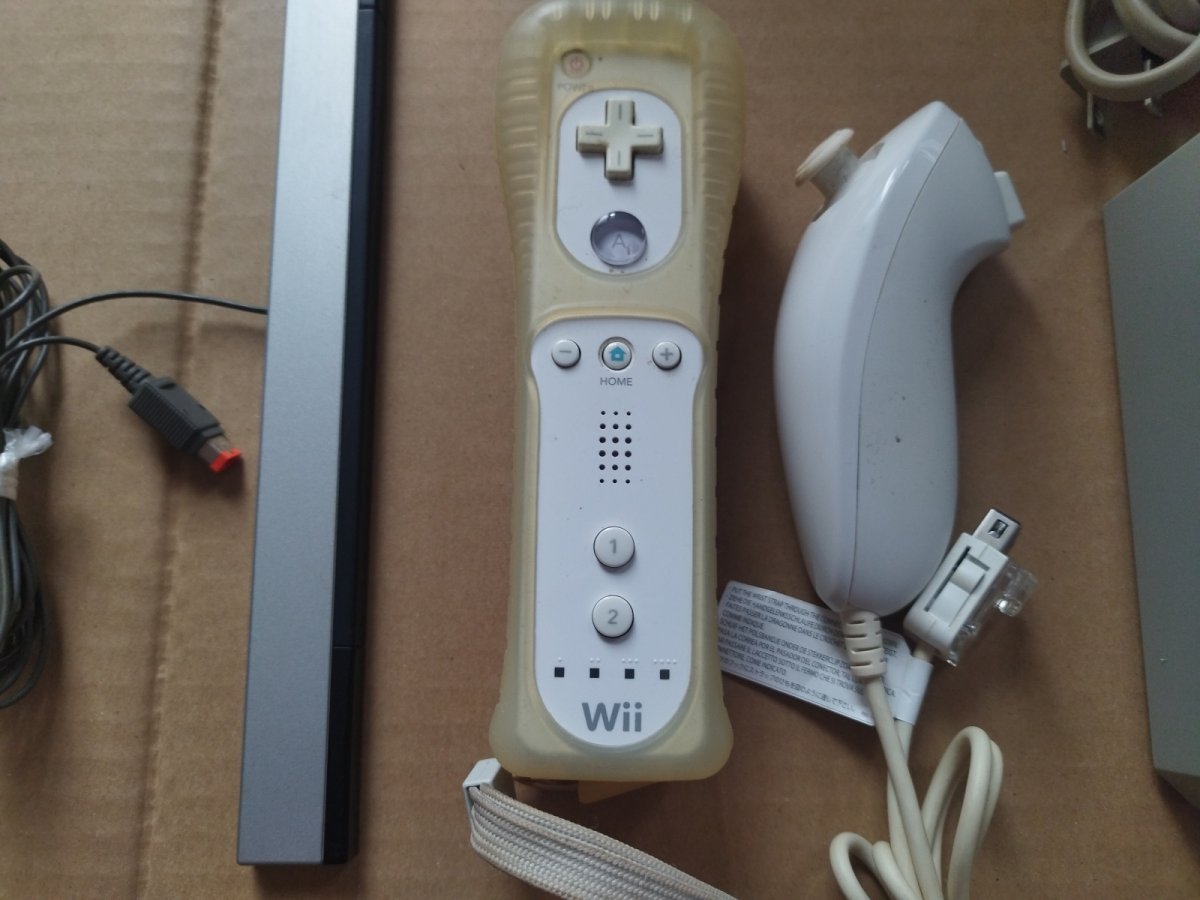 画像4: wii本体　白　RVL-001　箱説無　wiiウィー【2f2-3】 (4)