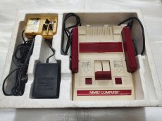 画像9: ファミコン本体　箱説有　FCファミコン【2f3-1】 (9)