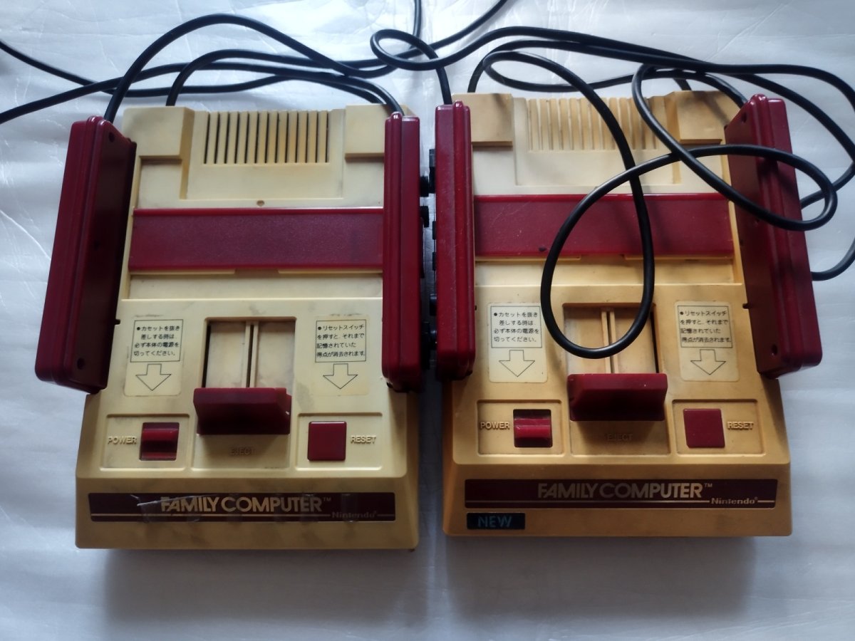 画像1: ファミコン本体　箱説無　2台セット　FCファミコン【2f3-3】 (1)