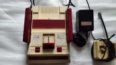 画像1: ファミコン本体　箱説無　FCファミコン【2f2-2】 (1)