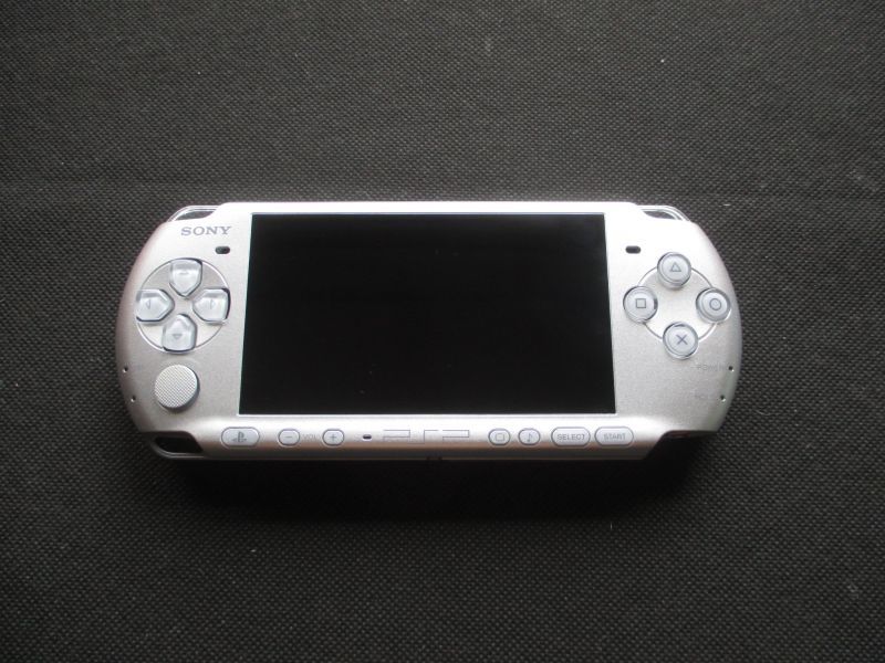 PSP 3000 ミスティックシルバー本体