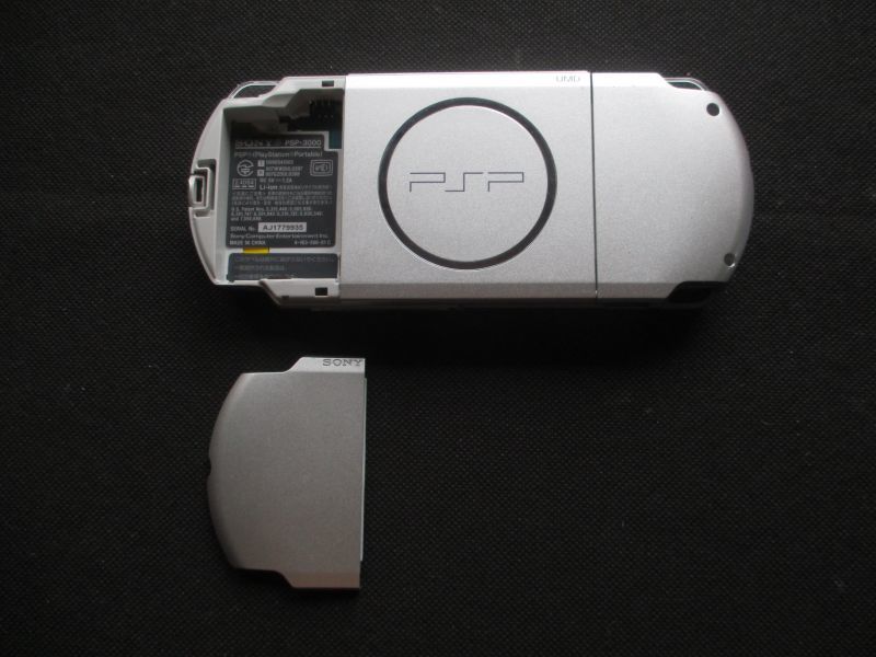 PSP-3000本体ミスティックシルバー 箱説有 PSPプレイステーション 