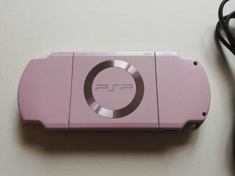 PSP-2000 本体